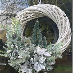 WR19 white Xmas tree wreath